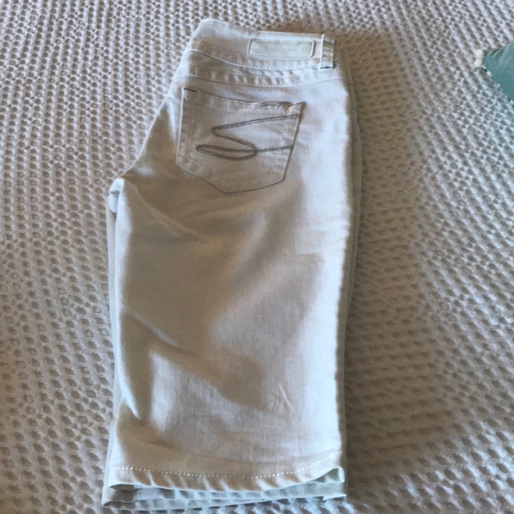 Seven jeans Bermuda’s. Size 8